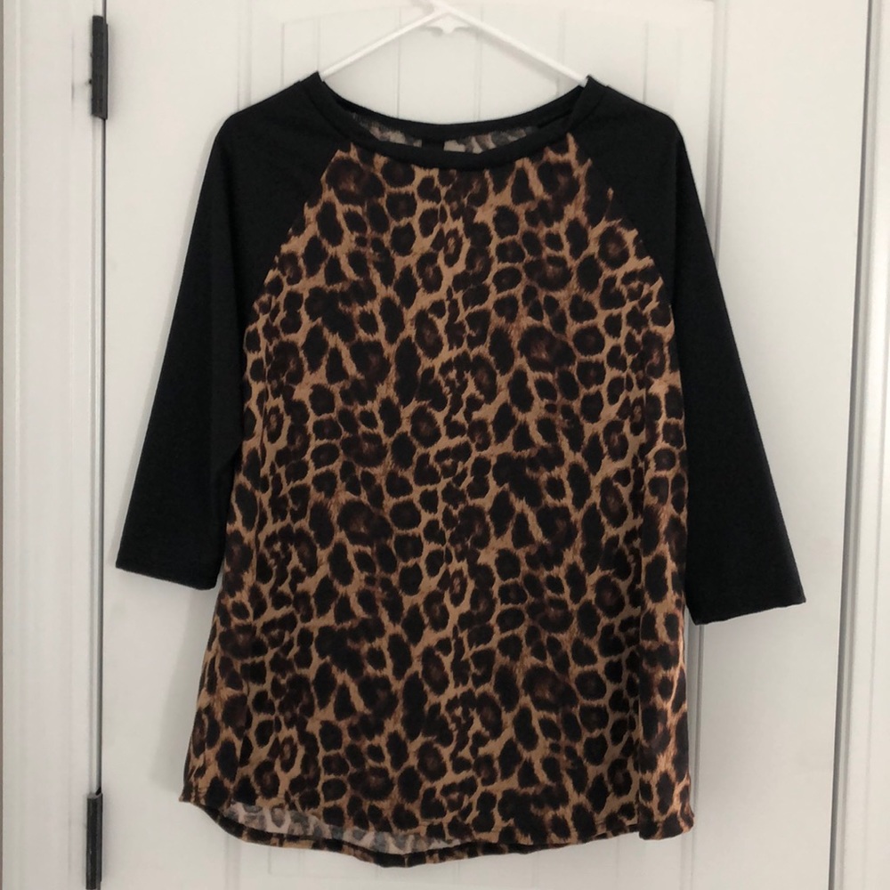 BNWT Cheetah print Agnes & Dora Raglan Tee